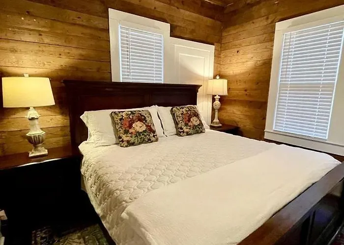 Quaint Cute Fully Equipped In Louisiana Holiday home