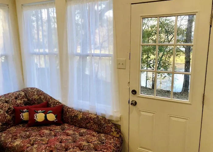 Quaint Cute Fully Equipped In Louisiana Holiday home