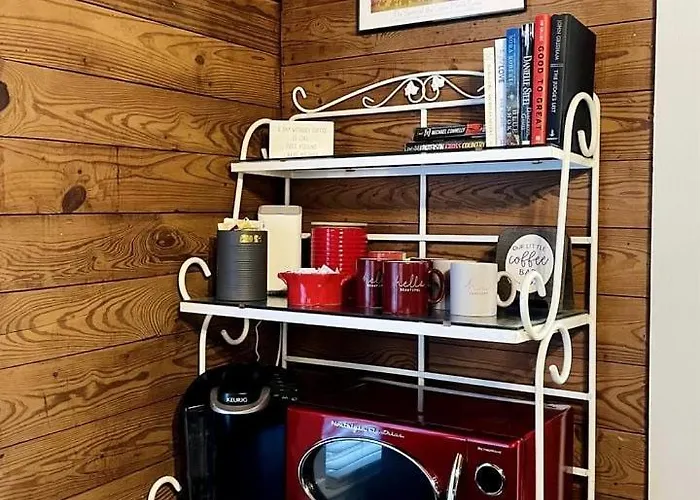 Quaint Cute Fully Equipped In Louisiana