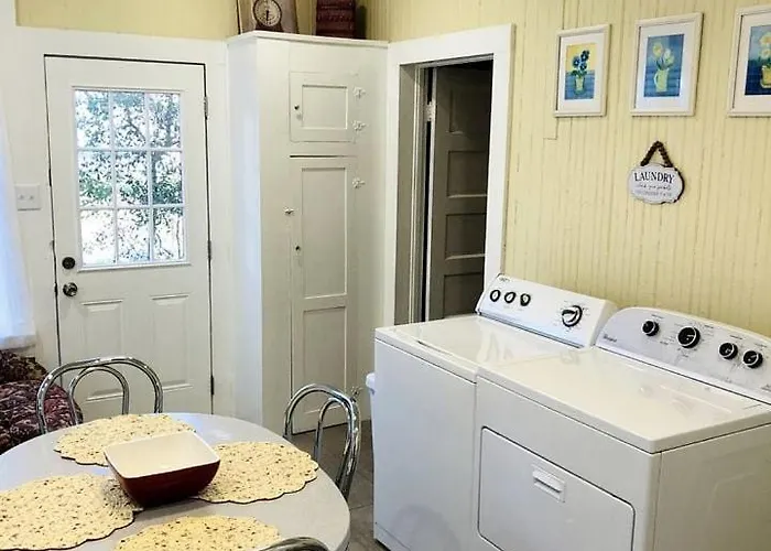 Quaint Cute Fully Equipped In Louisiana Holiday home Lafayette